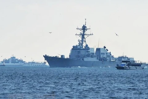 Tàu khu trục mang tên lửa dẫn đường USS Truxton của hải quân Mỹ. (Nguồn: THX/TTXVN)