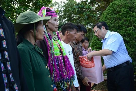 Đoàn công tác Trung ương thăm gia đình chính sách tại Quảng Ninh