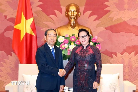 Chủ tịch Quốc hội Nguyễn Thị Kim Ngân đã tiếp Chánh án Tòa án Nhân dân Tối cao Lào Khampha Sengdara. (Ảnh: Trọng Đức/TTXVN)