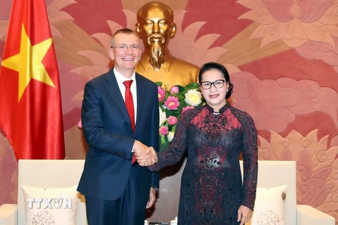 Chủ tịch Quốc hội Nguyễn Thị Kim Ngân tiếp Bộ trưởng Ngoại giao Latvia Edgars Rinkevics đang ở thăm chính thức Việt Nam. (Ảnh: Trọng Đức/TTXVN)