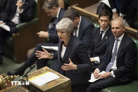 Thủ tướng Anh Theresa May phát biểu tại phiên họp Quốc hội ở London ngày 17/7.(Ảnh: THX/TTXVN)