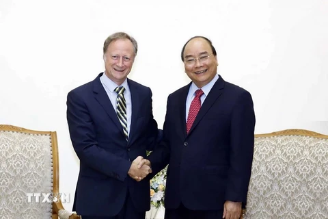 Thủ tướng Nguyễn Xuân Phúc tiếp ông Bruno Angelet, Đại sứ, Trưởng Phái đoàn Liên minh châu Âu (EU) tại Việt Nam đến chào từ biệt kết thúc nhiệm kỳ công tác tại Việt Nam. (Ảnh: Thống Nhất/TTXVN)