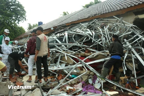 Khu dân cư ven biển ở Banten, Indonesia bị tàn phá trong đợt sóng thần tháng 12/2018. (Ảnh: Đỗ Quyên/Vietnam+) 