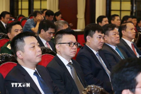 Phó Tổng Giám đốc TTXVN Lê Quốc Minh cùng các học viên tham gia lớp học. (Ảnh: Phương Hoa/TTXVN)