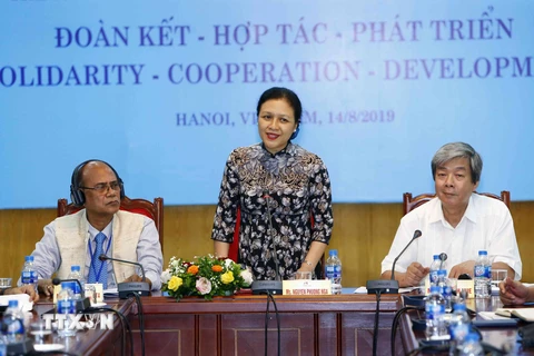  Đại sứ Nguyễn Phương Nga, Chủ tịch Liên hiệp các tổ chức hữu nghị Việt Nam phát biểu tại buổi tọa đàm. (Ảnh: Văn Điệp/TTXVN)