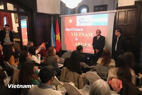 Đại sứ Đặng Xuân Dũng phát biểu tại buổi giới thiệu về tiềm năng du lịch Việt Nam. (Ảnh: Hoài Nam/Vietnam+)