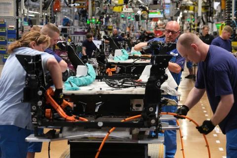 Các kỹ sư tại một nhà máy ở Đức. (Nguồn: Getty Images)