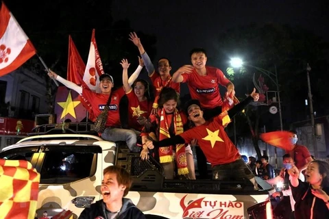 Hình ảnh cổ động viên Việt Nam ăn mừng sau một trận thắng của đội tuyển Việt Nam. (Ảnh minh họa. Nguồn: TTXVN)