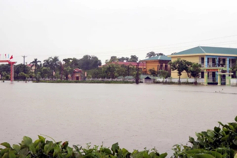 Trường Tiểu học, Mầm non xã Thạch Đài huyện Thạch Hà, tỉnh Hà Tĩnh nước ngập sâu gần 1m. (Ảnh: Công Tường/TTXVN)