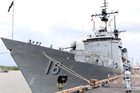 Tàu BRP Ramon Alcaraz, một trong những tàu chiến lớn nhất của hải quân Philippines cập cảng quốc tế Thành phố Hồ Chí Minh. (Ảnh: Xuân Khu/TTXVN)