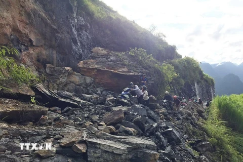 Tuyến đường Quốc lộ 4C từ Hà Giang đi 4 huyện vùng cao núi đá phía Bắc bị sạt lở nghiêm trọng. (Ảnh: TTXVN)