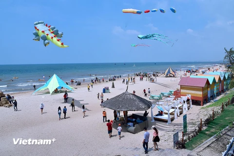 Bãi biển ở Bình Thuận. (Ảnh: Hồng Hiếu/Vietnam+)