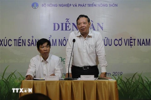 Ông Dương Hoa Xô, Đại diện Hiệp hội nông nghiệp hữu cơ Việt Nam phát biểu tại diễn đàn. (Ảnh: Xuân Anh/ TTXVN)