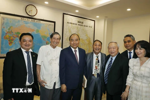 Thủ tướng Nguyễn Xuân Phúc dự buổi gặp mặt Kỷ niệm 70 năm thành lập Trường Thiếu sinh quân Việt Nam. (Ảnh: Thống Nhất/TTXVN)