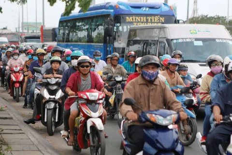 Các phương tiện lưu thông tại Thành phố Hồ Chí Minh. (Ảnh minh họa. Nguồn: TTXVN)