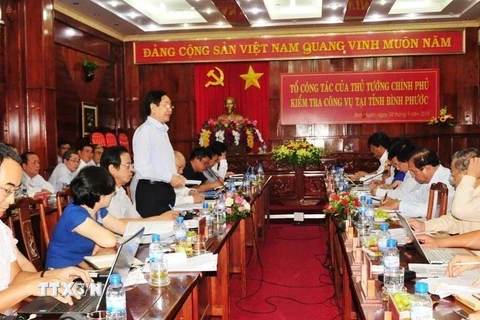 Bộ trưởng Bộ Nội vụ Lê Vĩnh Tân - trưởng đoàn công tác - đã có buổi làm việc tại Bình Phước. (Ảnh: Dương Chí Tưởng/TTXVN)