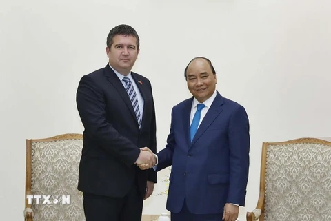 Thủ tướng Nguyễn Xuân Phúc tiếp Phó Thủ tướng, Bộ trưởng Nội vụ Cộng hòa Séc Jan Hamacek. (Ảnh: Thống Nhất/TTXVN)