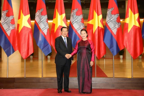 Chủ tịch Quốc hội Nguyễn Thị Kim Ngân hội kiến Thủ tướng Vương quốc Campuchia Samdech Techo Hun Sen đang thăm chính thức Việt Nam. (Ảnh: Văn Điệp/TTXVN)