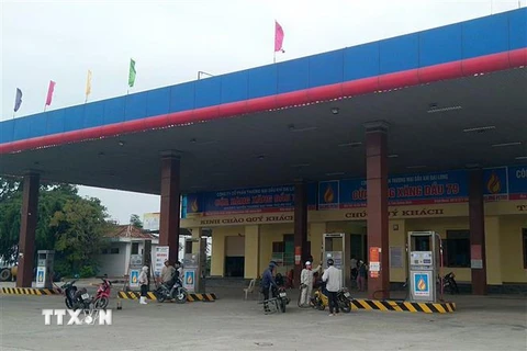 Cửa hàng xăng dầu số 79, Công ty cổ phần thương mại dầu khí Đại Long, tại xã Võ Ninh, huyện Quảng Ninh, tỉnh Quảng Bình - nơi xảy ra sự việc. (Ảnh: Văn Tý/TTXVN)