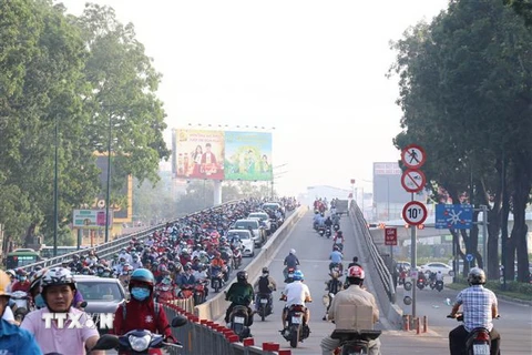 Các phương tiện lưu thông ở Thành phố Hồ Chí Minh. (Nguồn: TTXVN)