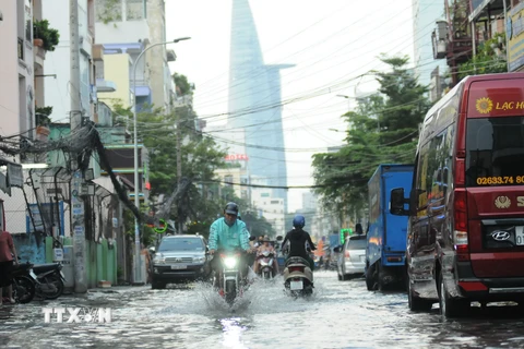Ngập nặng ở khu vực quận 1, Thành phố Hồ Chí Minh do triều cường cuối tháng 9/2019. (Ảnh: Trần Xuân Tình/TTXVN)