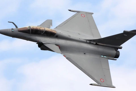 Máy bay chiến đấu Rafale của Pháp tham gia vào cuộc không kích IS. (Nguồn: The Defense Post)