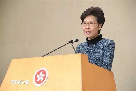 Trưởng Khu hành chính đặc biệt Hong Kong (Trung Quốc), bà Lâm Trịnh Nguyệt Nga, tại cuộc họp báo ở Hong Kong. (Ảnh: THX/TTXVN)