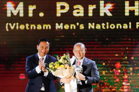 Huấn luyện viên Park Hang-seo đoạt giải Huấn luyện viên đội tuyển nam của năm. (Ảnh: Trọng Đạt/TTXVN)