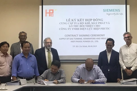 Lễ ký kết hợp đồng cung cấp tuabin khí, máy phát và lò thu hồi nhiệt cho Công ty Điện lực Hiệp Phước. (Nguồn: Siemens)