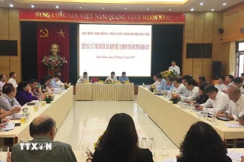 Toàn cảnh buổi họp tiếp xúc cử tri quận Hoàn Kiếm. (Ảnh: Nguyễn Thắng/TTXVN)