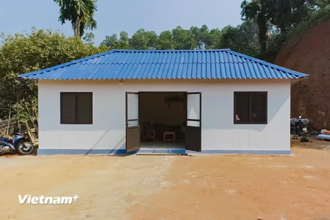 Ngôi nhà được làm gần như hoàn toàn bằng vật liệu fibro ximăng của gia đình anh Quang sau khi hoàn thiện. (Nguồn: Vietnam+)