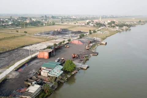 Ô nhiễm môi trường từ các điểm tập kết than trái phép tại Nam Định