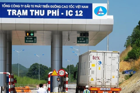 Một trạm thu phí trên tuyến đường cao tốc Nội Bài-Lào Cai. (Ảnh: Vietnam+)