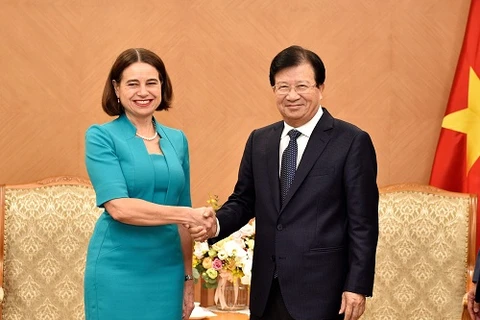 Phó Thủ tướng Trịnh Đình Dũng và Đại sứ Australia, bà Robyn Mudie. (Nguồn: Chinhphu.vn)