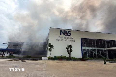 Khu nhà xưởng của Công ty May Nhà bè Sóc Trăng bị cháy. (Ảnh: Trung Hiếu/TTXVN)