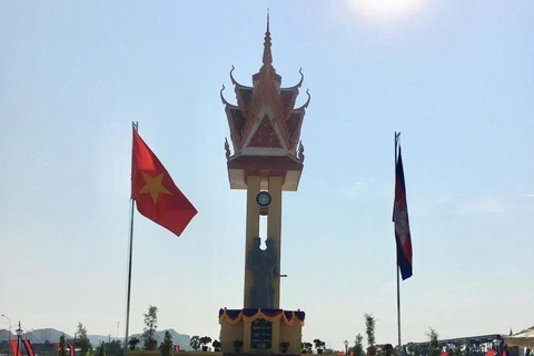 Đài hữu nghị Việt Nam-Campuchia tại tại thành phố Serey Sophorn, tỉnh Banteay Meanchey, cách thủ đô Phnom Penh khoảng 430km về phía Tây Bắc. (Nguồn: TTXVN)