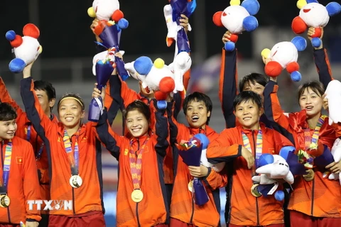 Đội tuyển nữ Việt Nam ăn mừng. (Ảnh: Hoàng Linh/TTXVN)