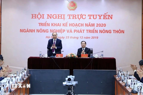 Thủ tướng Nguyễn Xuân Phúc dự Hội nghị trực tuyến triển khai kế hoạch năm 2020 của ngành Nông nghiệp và Phát triển nông thôn. (Ảnh: Thống Nhất/TTXVN)