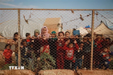 Trẻ em tị nạn Syria tại khu trại tạm ở gần làng Kafr Lusin, tỉnh Idlib, gần biên giới Syria-Thổ Nhĩ Kỳ, ngày 22/10/2019. (Ảnh: AFP/TTXVN)