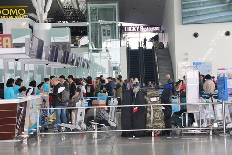 Tổng lượng hành khách qua Cảng Hàng không quốc tế Nội Bài vào 3 đợt cao điểm trên là 1.302.784 lượt khách. (Nguồn: Vietnam+)