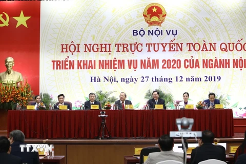 Phó Thủ tướng Thường trực Trương Hòa Bình và các đại biểu chủ trì hội nghị. (Ảnh: Văn Điệp/TTXVN)