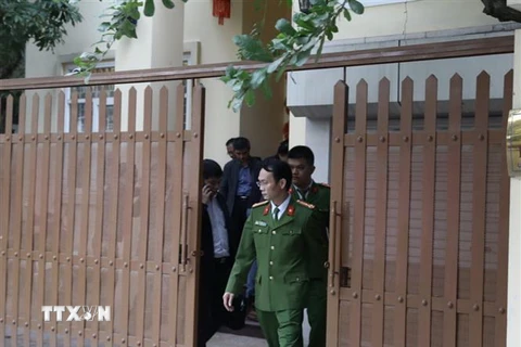 Cơ quan Cảnh sát điều tra khám xét nhà bị can Nguyễn Văn Tứ chiều 28/12. (Ảnh: TTXVN)