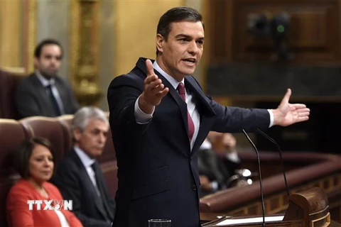 Thủ tướng Pedro Sanchez phát biểu sau khi vượt qua cuộc bỏ phiếu tại Quốc hội ở Madrid, Tây Ban Nha, ngày 7/1. (Ảnh: AFP/TTXVN)