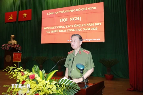 Đại tướng Tô Lâm, Bộ trưởng Bộ Công an phát hiểu chỉ đạo hội nghị. (Ảnh: TTXVN)