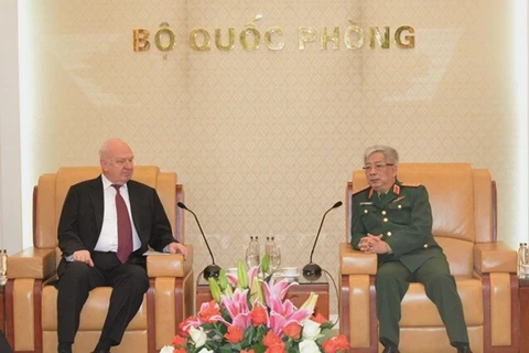 Thượng tướng Nguyễn Chí Vịnh, Thứ trưởng Bộ Quốc phòng đã tiếp ngài Konstatin Vnukov, Đại sứ Liên bang Nga tại Việt Nam. (Nguồn: Qdnd.vn)