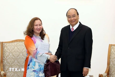 Thủ tướng Nguyễn Xuân Phúc tiếp Đại sứ Malaysia Shariffah Norhana Syed Mustaffa đến chào xã giao. (Ảnh: Thống Nhất/TTXVN)