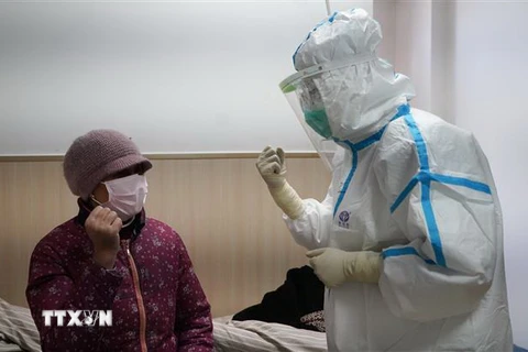 Bệnh nhân mắc COVID-19 được điều trị tại bệnh viện ở Nam Xương, tỉnh Giang Tây, Trung Quốc, ngày 18/2/2020. (Ảnh: THX/TTXVN)