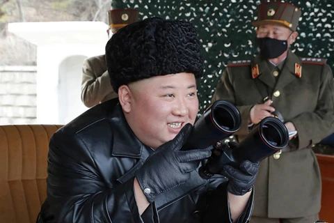 Nhà lãnh đạo Kim Jong-un đã thị sát cuộc diễn tập pháo binh. (Nguồn: AFP)