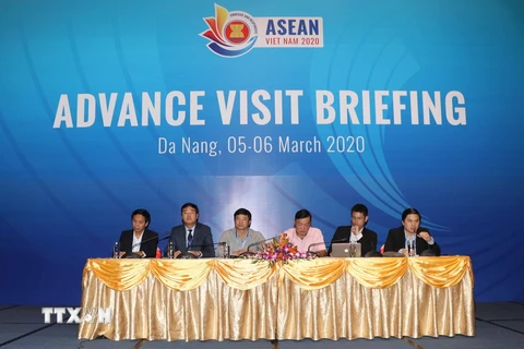 Ban tổ chức cung cấp thông tin cho các đại biểu về công tác chuẩn bị Hội nghị Cấp cao ASEAN 36 và Cấp cao kỷ niệm ASEAN-New Zealand. (Ảnh: Trần Lê Lâm/TTXVN)