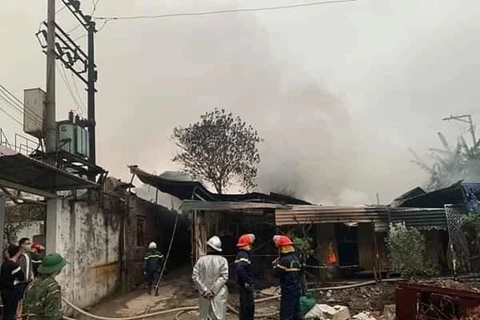 Hà Nội: Kịp thời khống chế vụ cháy tại kho phế liệu ở Hà Đông
